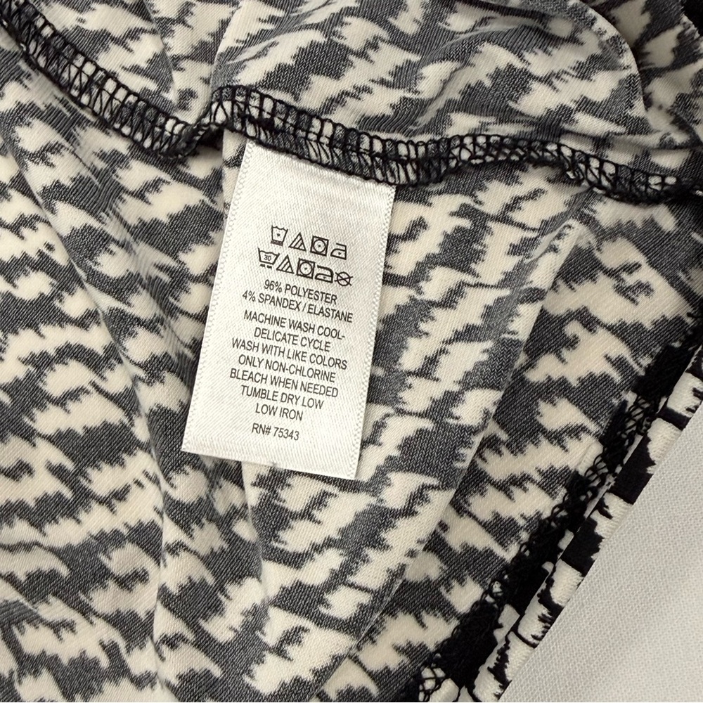 Houndstooth V-Neck Tahari Black White Stretch Knit Blouse Size L Large - Picture 5 of 8
